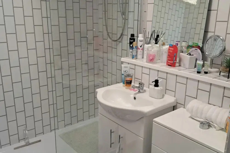Apartment - Sleeps 4 - Pet Friendly - Parking