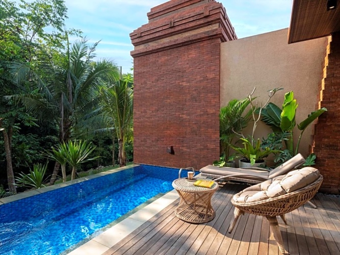 Villa with river view