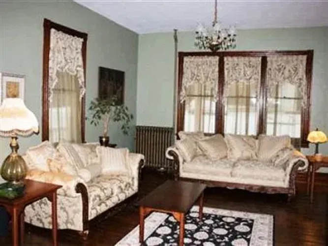 The Alexander Benjamin House Country Lodging