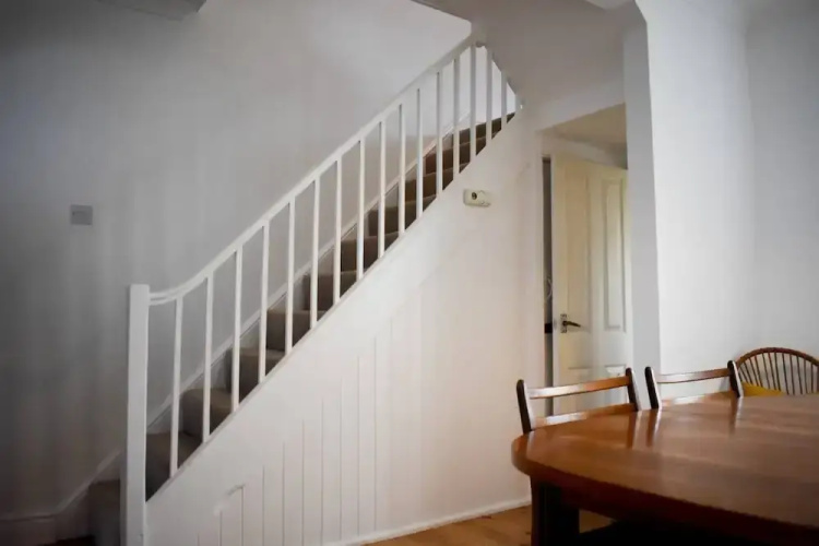 Stylish 2 Bedroom House Next to Brighton Station