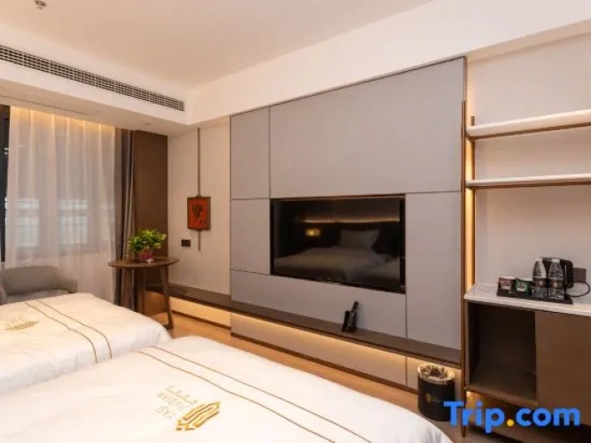 Standard Double room with street view