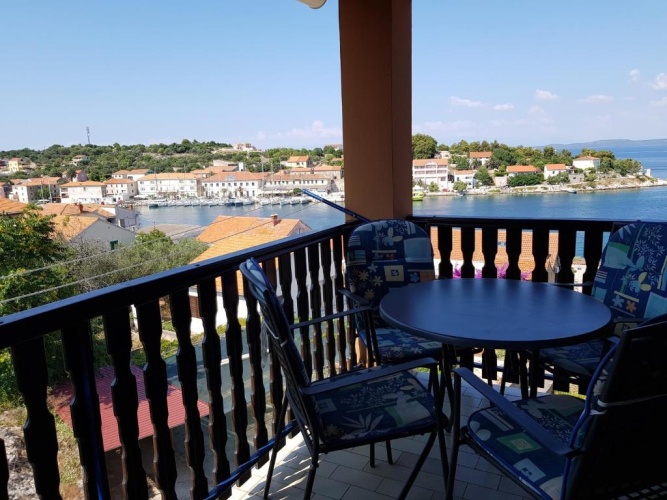 Apartment with sea view