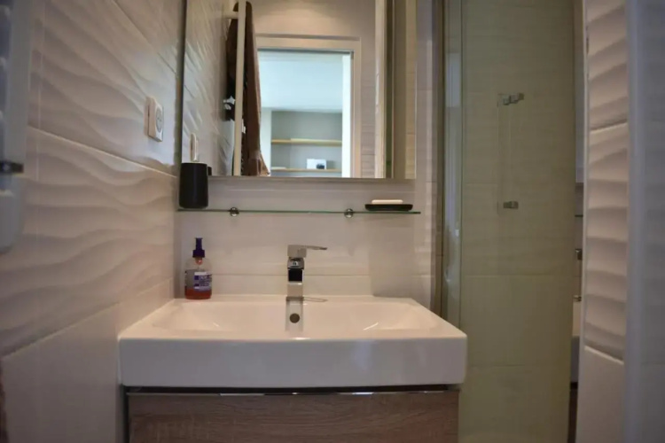 Fully Renovated Bright Studio with High View