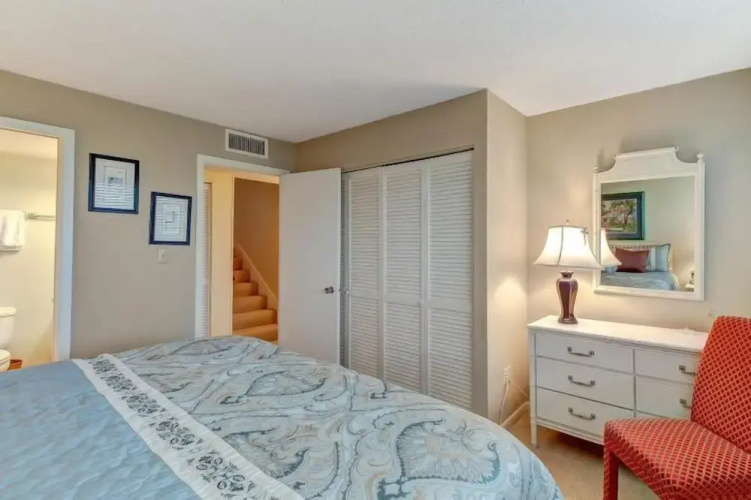 1129 Beach Walker