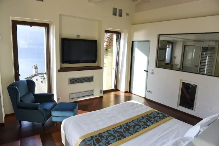 Luxury Como Lake Apartment