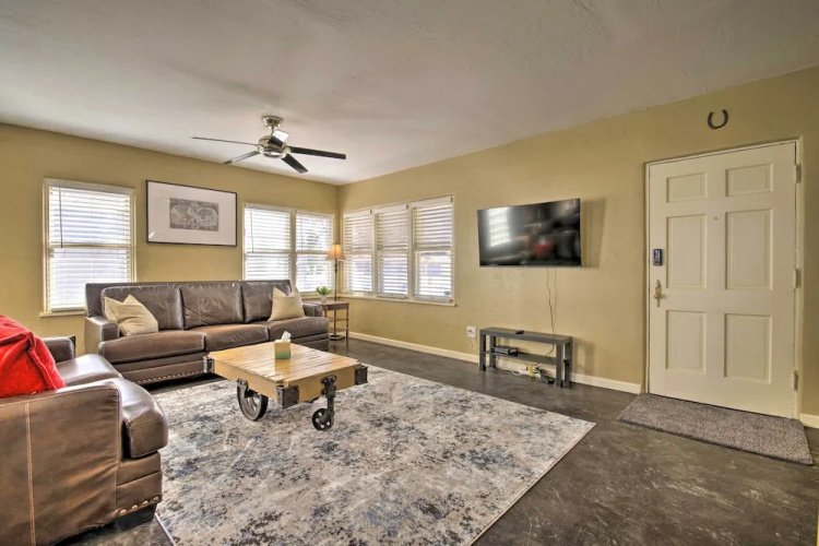 Work, Play, Explore! Cottage 2 Mi to Dtwn Phoenix