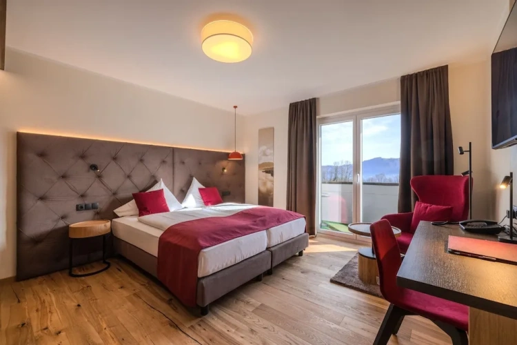 Standard Double room with balcony and with lake view