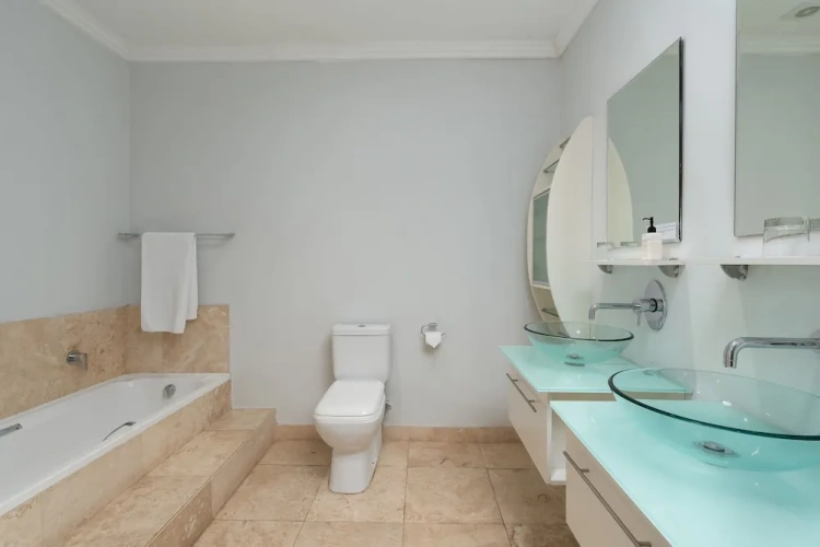 1 Bedroom Comfort room