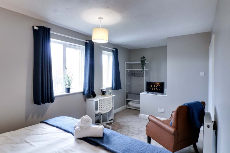 Modern House In Hartlepool With Private Parking