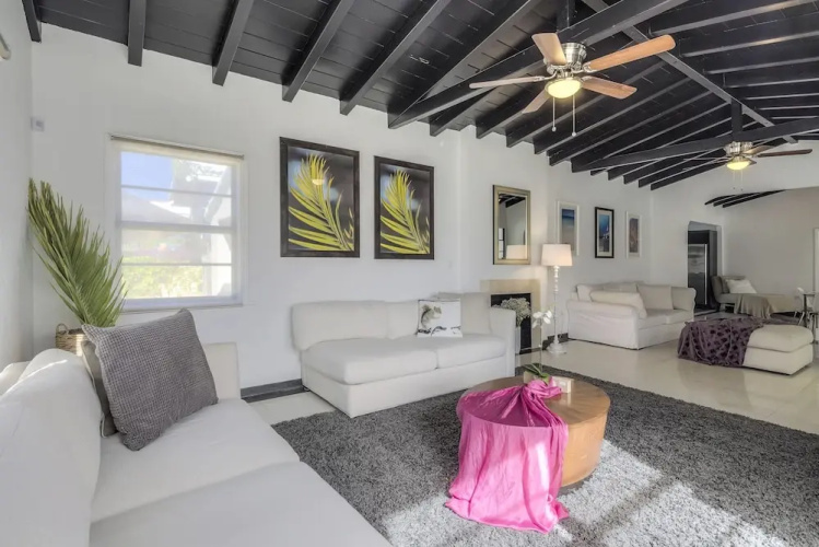 2BR 2BA Miami House by JOS17