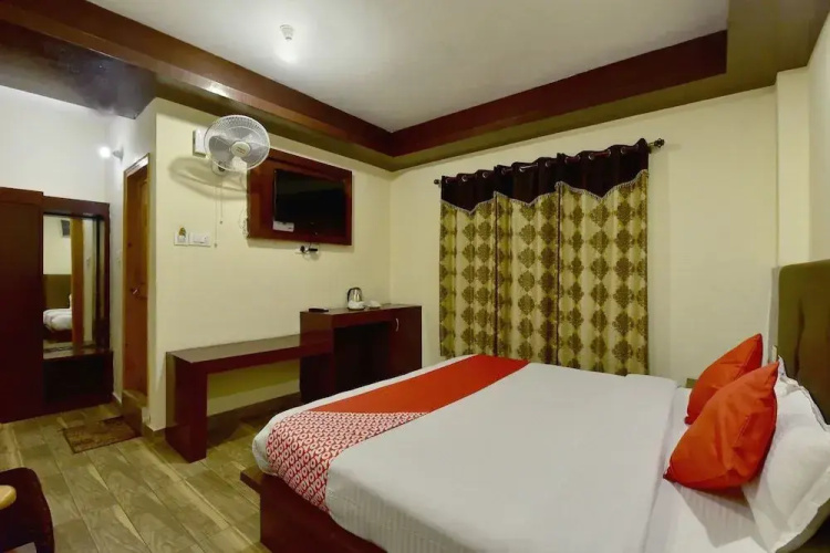 OYO 19498 Hotel Tridev