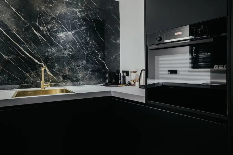 Apartment Black Diamond
