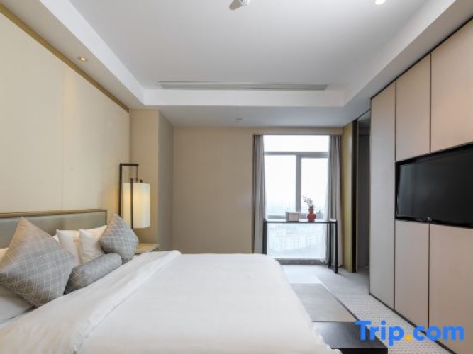 Executive Double Suite with lake view