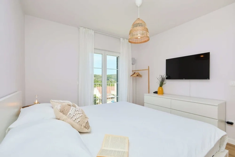 4 Bedrooms Villa