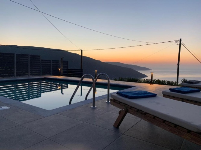 2 Bedrooms Villa