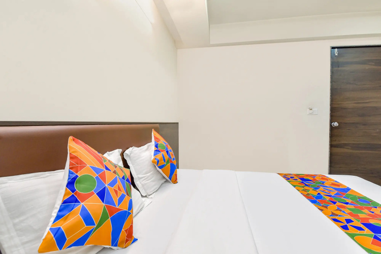 Fabhotel Crystal