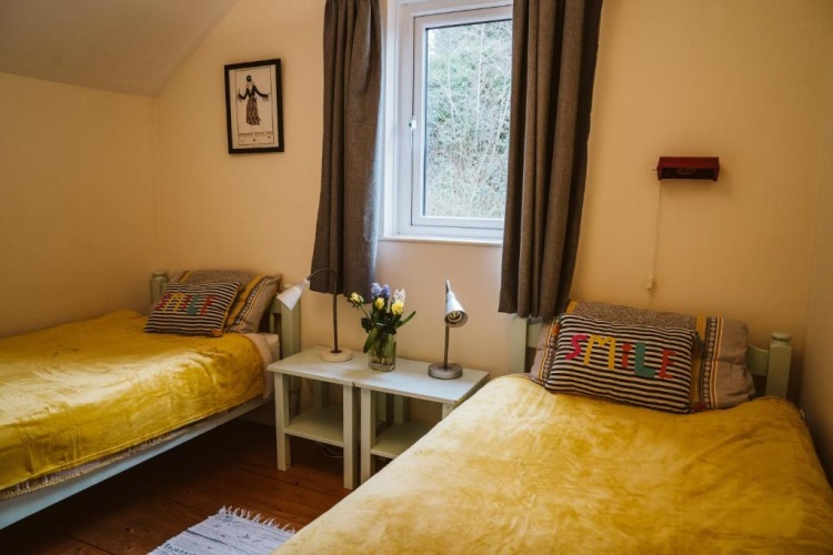 4 Bedrooms Cottage