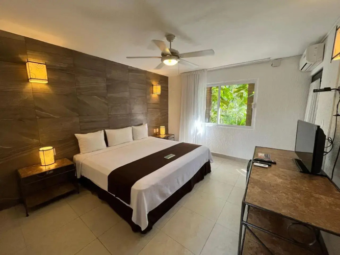 Moongate Hotel