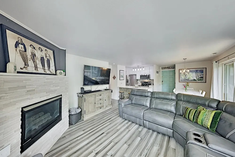 971bca2q 2 Bedroom Condo
