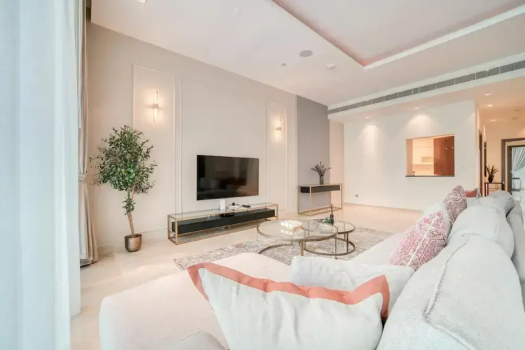 Modish Palm 3BR w Private Balcony Beach Access