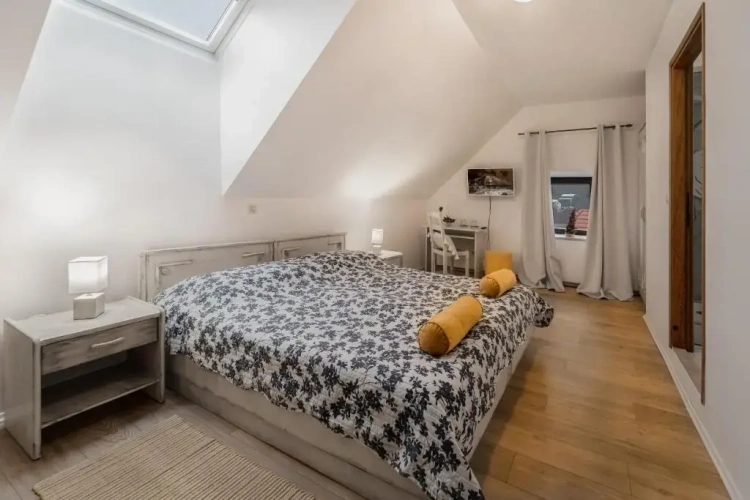 Standard Double room with city view