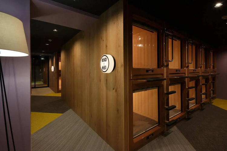 Booth Net Cafe & Capsule