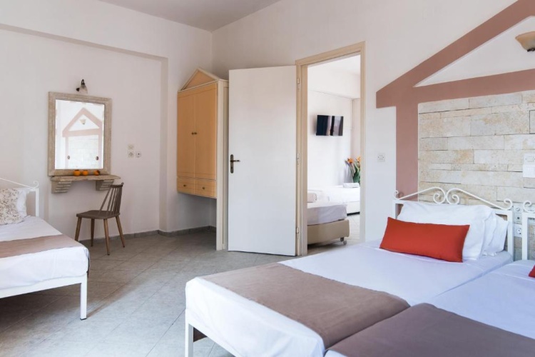 1 Bedroom Family Apartment with pool view