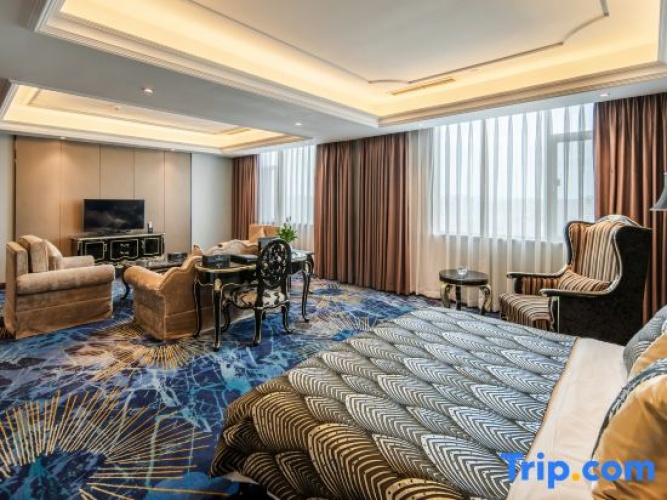 Executive Double Suite with lake view
