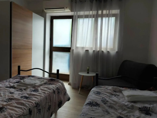 Rooms and apartment Ana