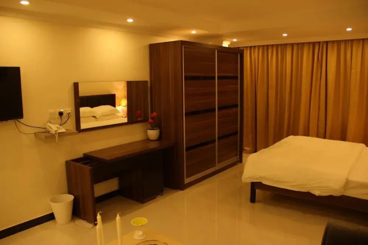 White Suite Aparthotel