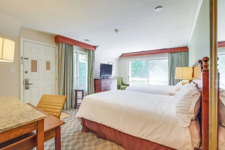 Resort Condo w/ Marina Access in Williamsburg!