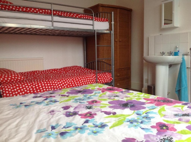 Standard Triple room