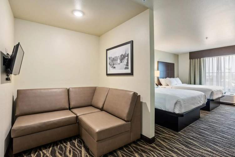 Cobblestone Hotel & Suites-Little Chute
