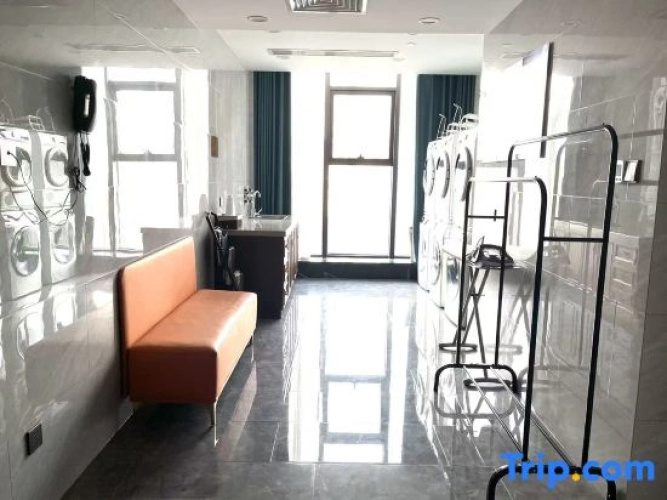 Jinzhou Blossom Hotel
