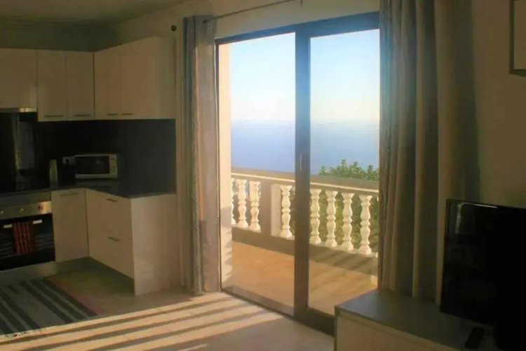 Arcos Grand Suites with pool