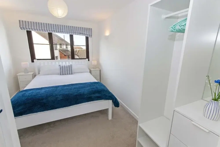 4 Bedrooms Cottage