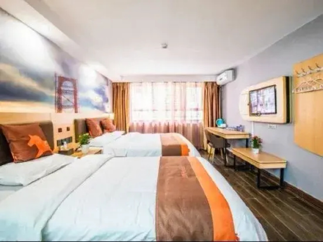Junshang Hotel (Yangshuo West Street Store)