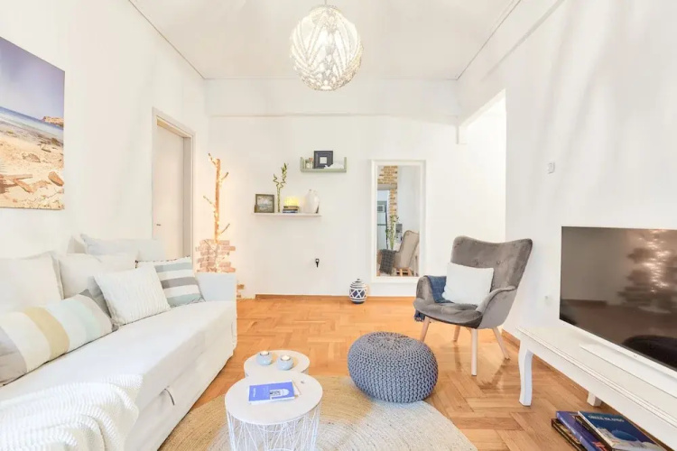 Head for Acropolis a Romantic Hideaway