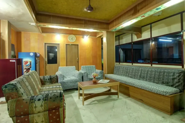 OYO Flagship 31125 Hotel Viknesh