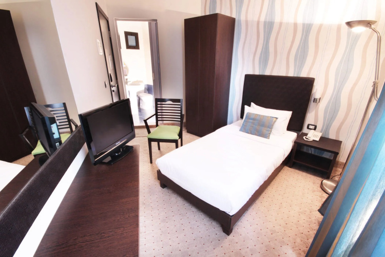 BayInn Hotel