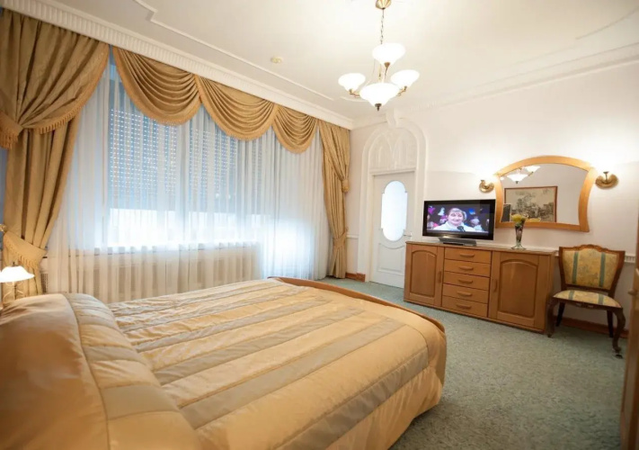 Jolly Alon Hotel