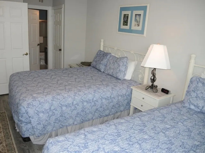 308m 1 Bedroom Condo by RedAwning
