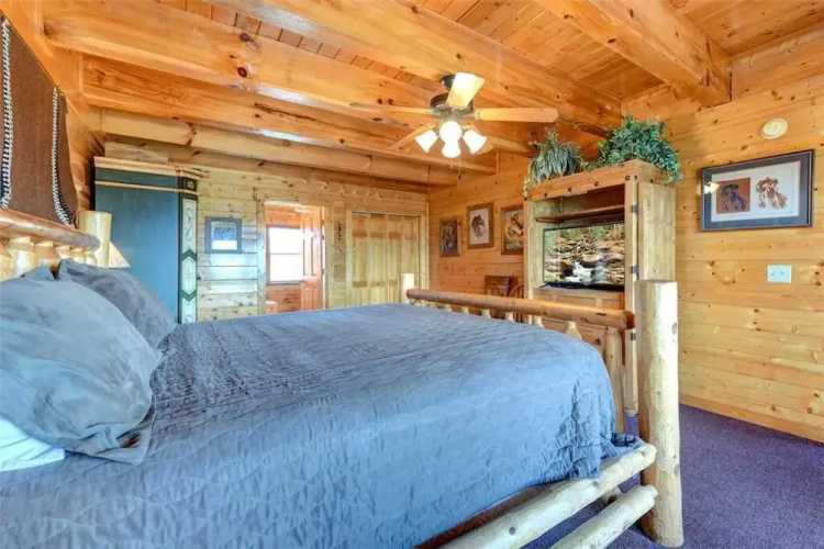 Mountaintop Lodge - Eight Bedroom Cabin