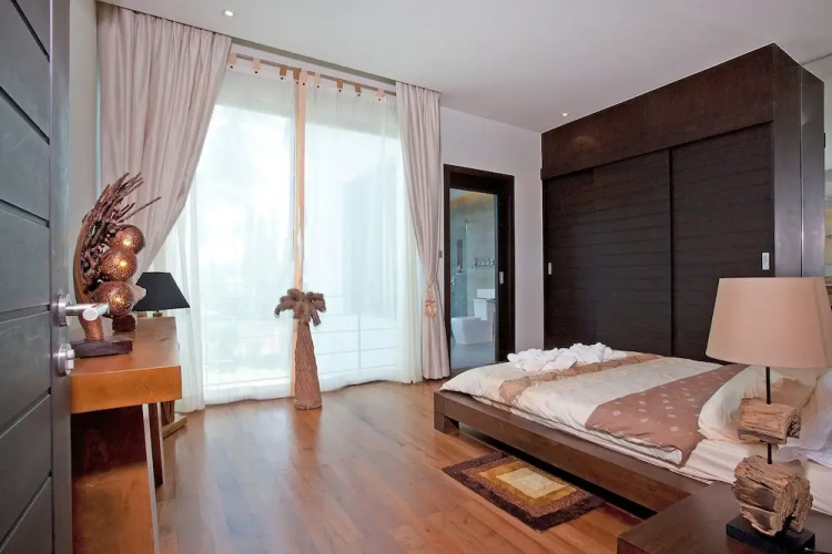 Villa Friendship 7