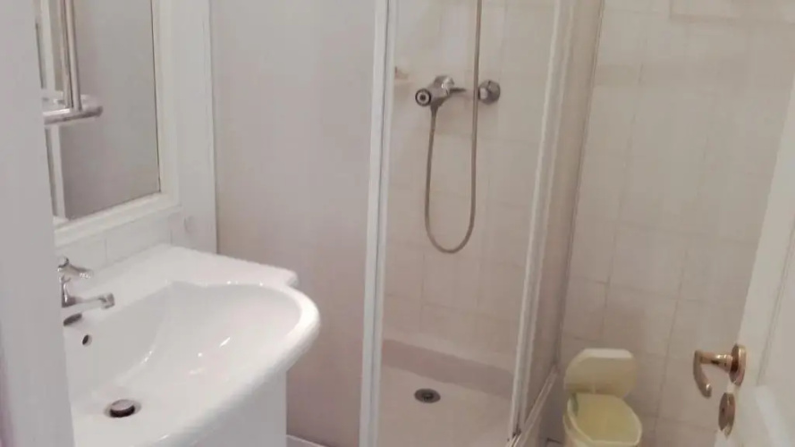 22 Place Saint-Roch