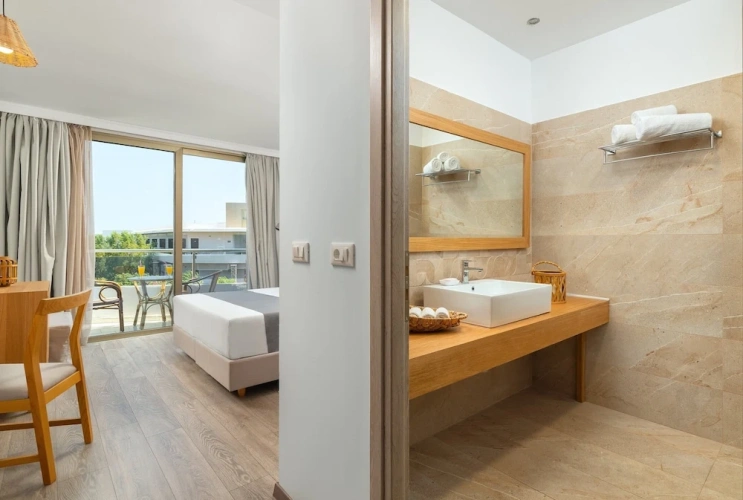 Superior Double room with balcony and with garden view