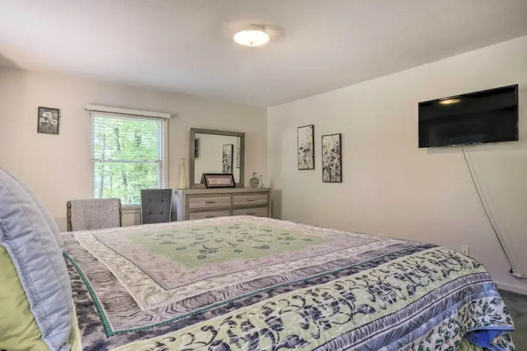 Peaceful Durham Retreat on Pond With Huge Deck!