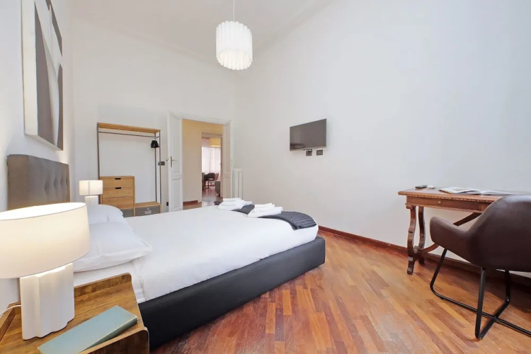 Giuliana Giant Apartment