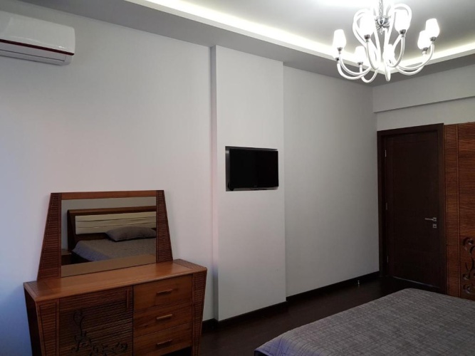 3 Bedrooms Apartment