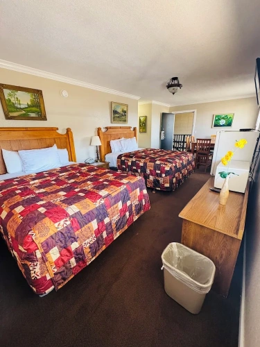 Deluxe Quadruple room with city view